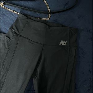 INSANELY SOFT NEW BALANCE LEGGINGS (worn once)